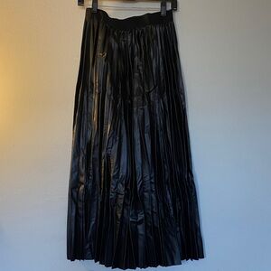 Pleated Faux Leather Maxi Skirt - Black